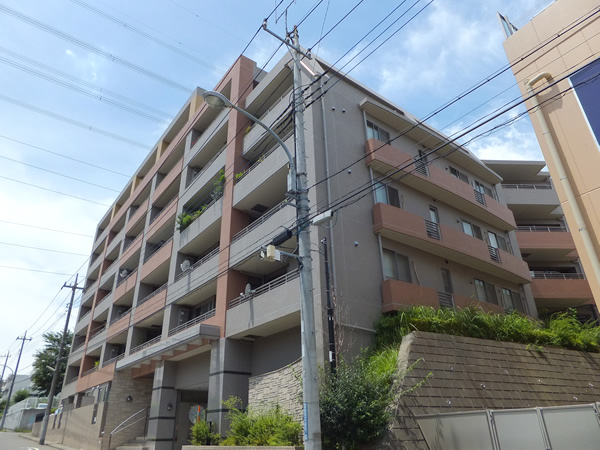 パストラルフォート江田の外観