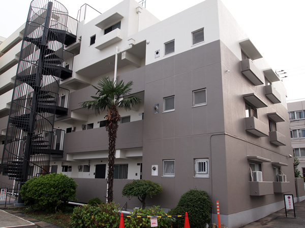 エクセレンス横浜の外観