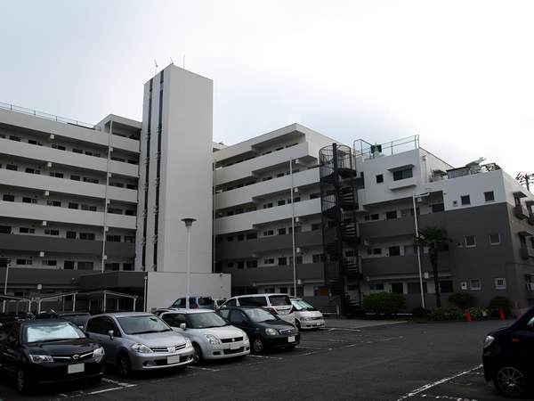 エクセレンス横浜の外観