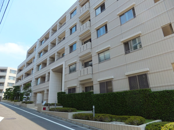 ブリリアヒルズ宮前平の外観