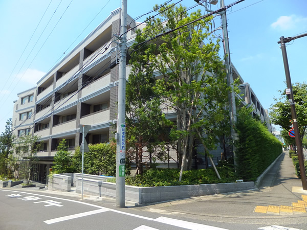 ザ・パークハウス宮前平エルドサウステラスの外観