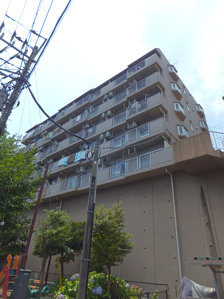 ファミネスつきみ野の外観