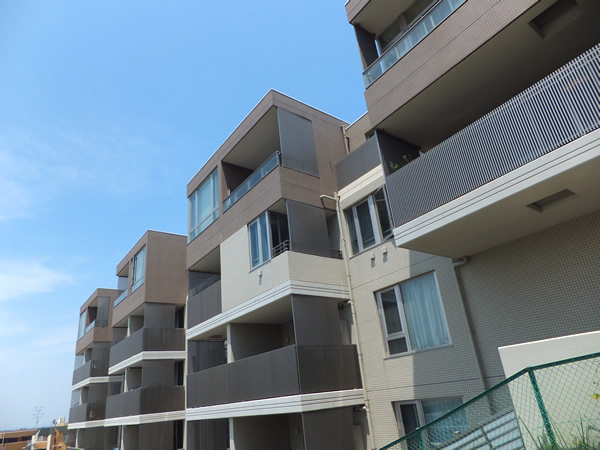 グランブルー鷺沼の外観