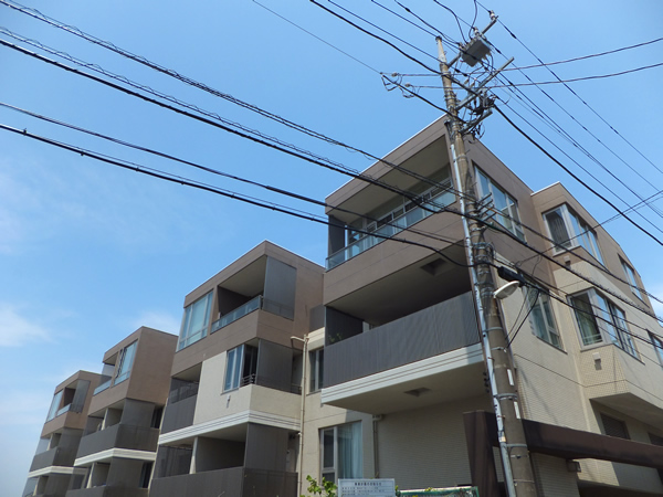 グランブルー鷺沼の外観