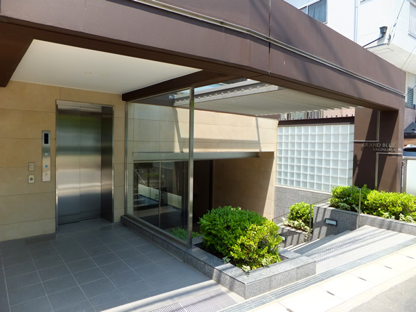 グランブルー鷺沼の外観