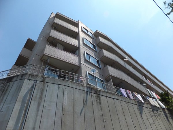 ライオンズマンション鷺沼の外観