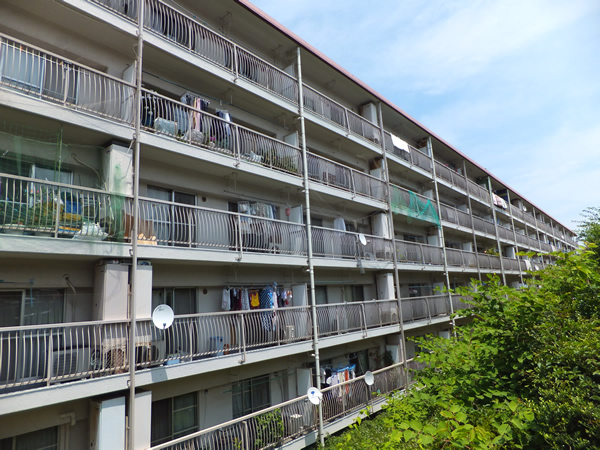 菱興宮前平マンションの外観