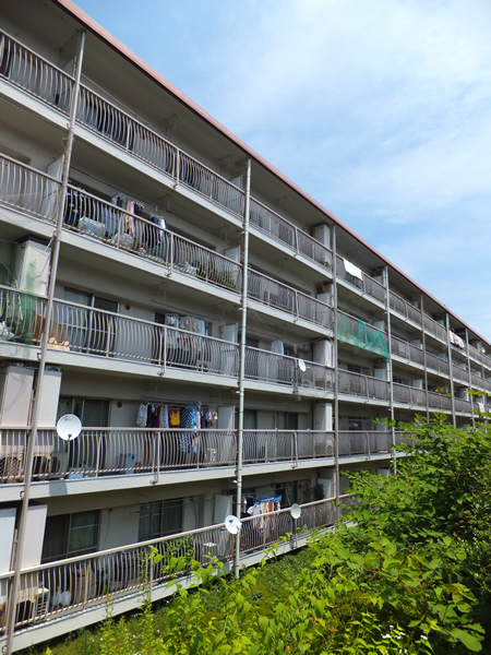 菱興宮前平マンションの外観