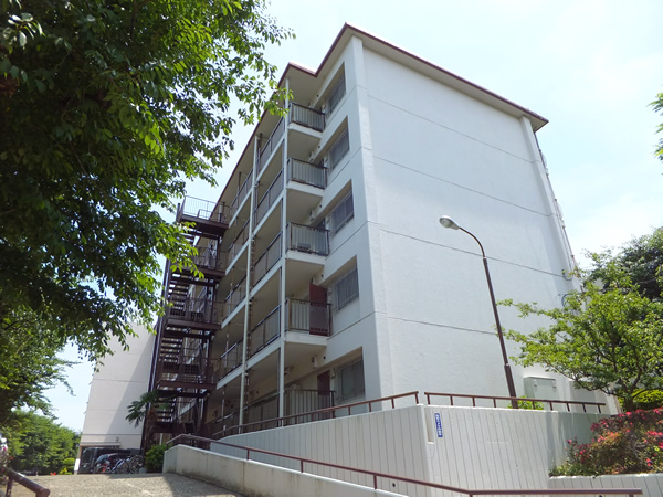 菱興宮前平マンションの外観