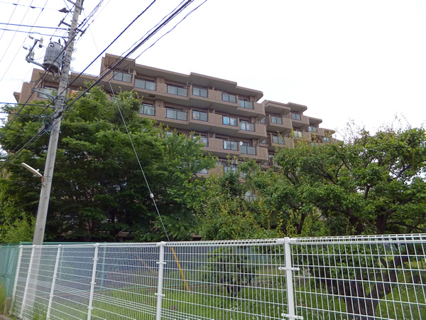 ライオンズヴィアーレ相模大野の外観