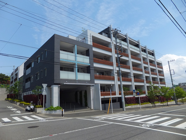 ブランズたまプラーザ美しの森カレンスの外観