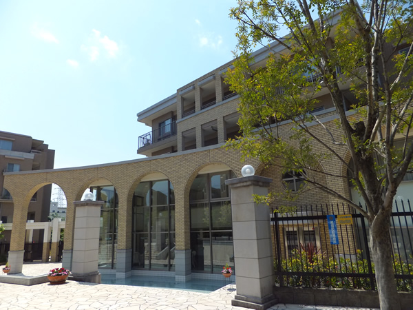 ドレッセ美しの森フロラージュウエストヒルの外観