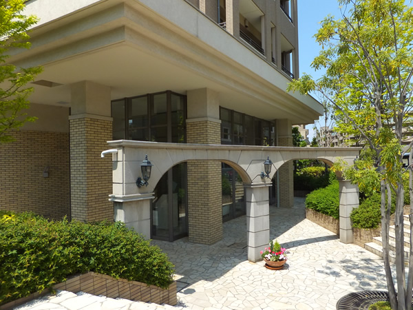 ドレッセ美しの森フロラージュイーストヒルの外観