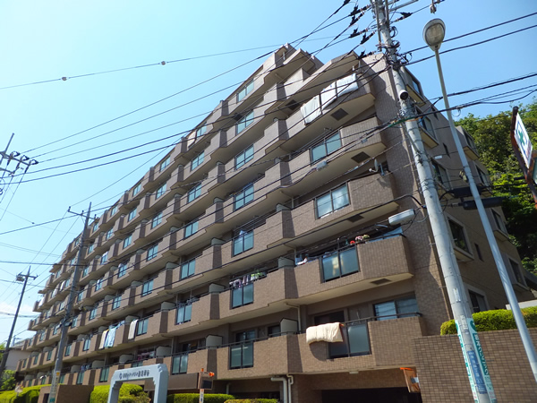 朝日シティパリオ鶴見岸谷の外観