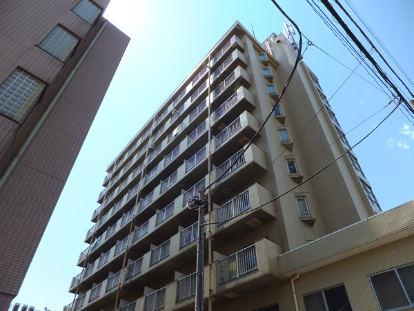 スカイコート生麦の外観