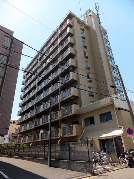 スカイコート生麦の外観