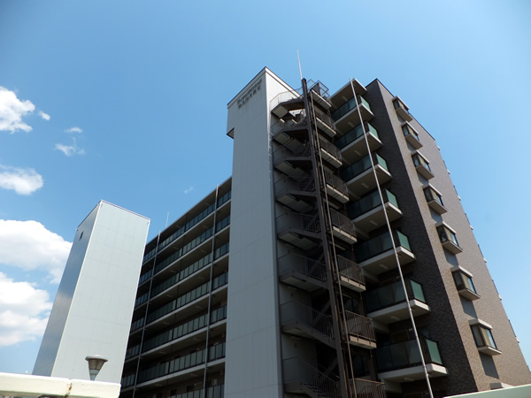 ライオンズマンション鶴見花月園前の外観