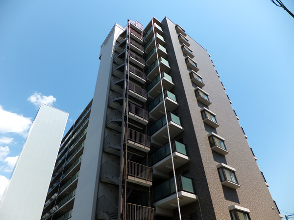 ライオンズマンション鶴見花月園前の外観