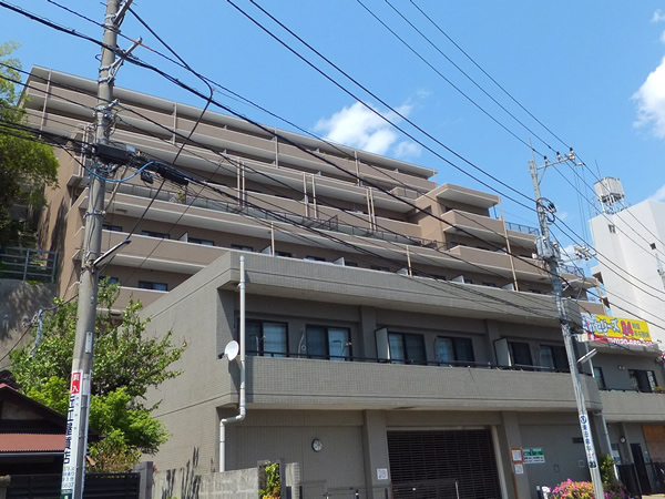 グランデマール鶴見の外観