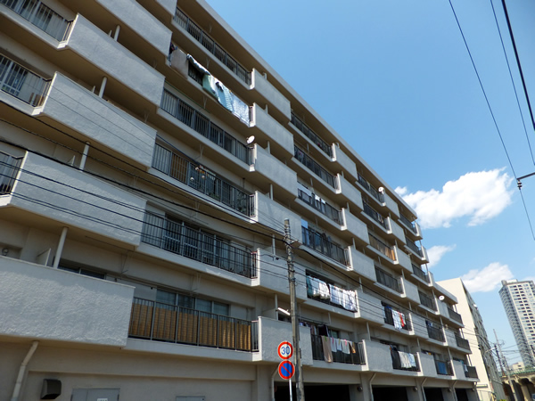 鶴見ファイナンスの外観