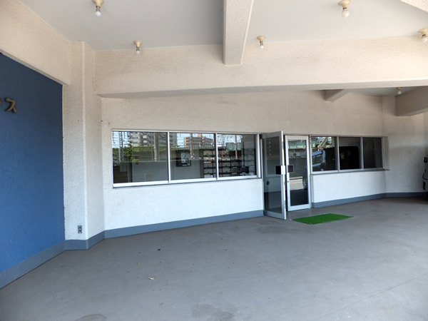 鶴見ファイナンスの外観