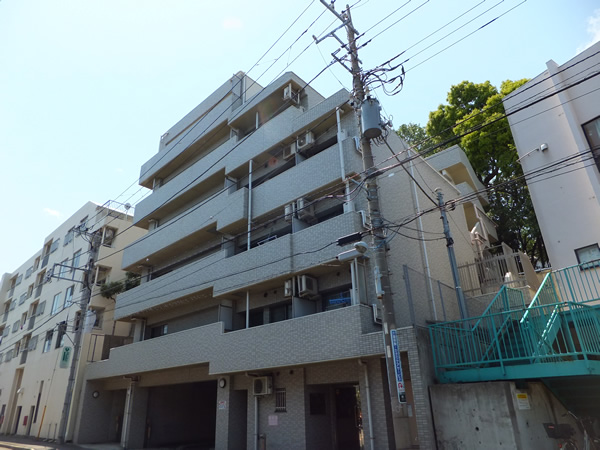 ガラステージ横浜鶴見の外観