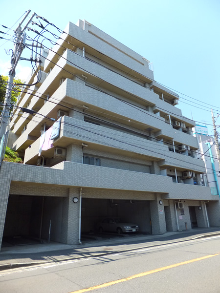 ガラステージ横浜鶴見の外観