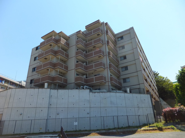 エストグランディール横浜鶴見の外観