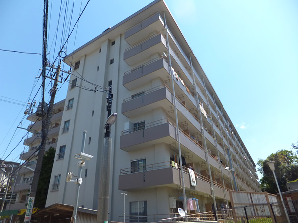 鶴見常緑ハイツの外観