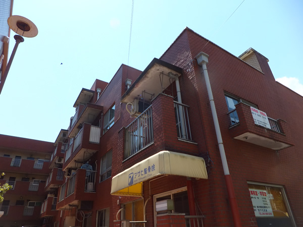 鶴見平和プラザの外観