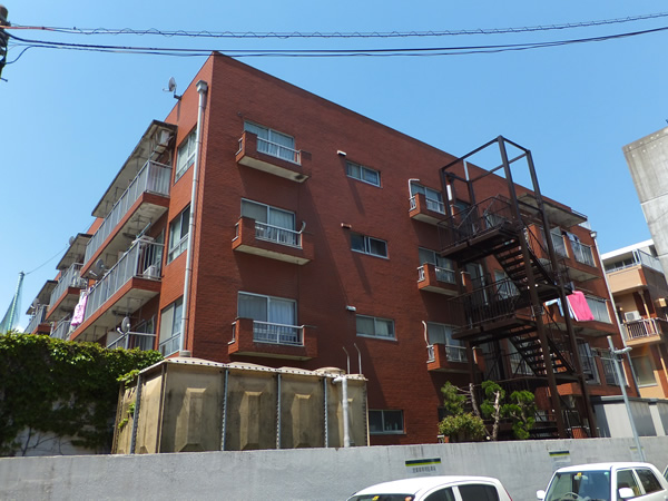 鶴見平和プラザの外観