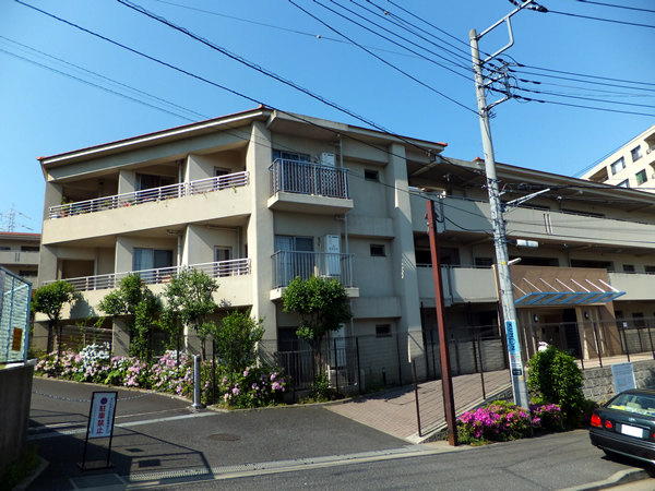 クレッセントユーパリノスの丘ブルームヒルズ棟の外観