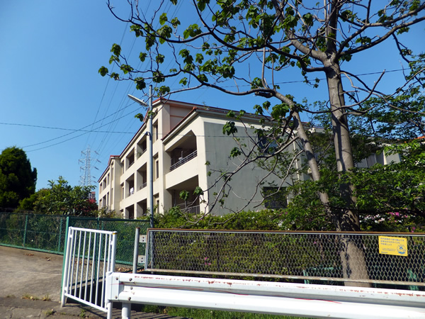 クレッセントユーパリノスの丘ブルームヒルズ棟の外観