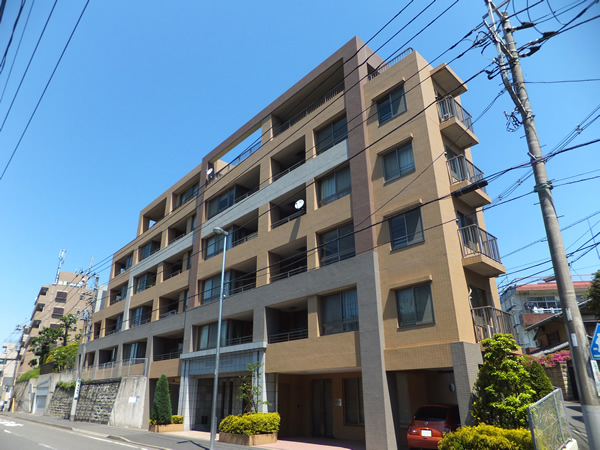 リブゼ横浜クレインコートの外観