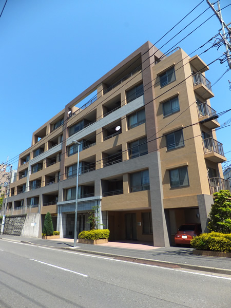 リブゼ横浜クレインコートの外観