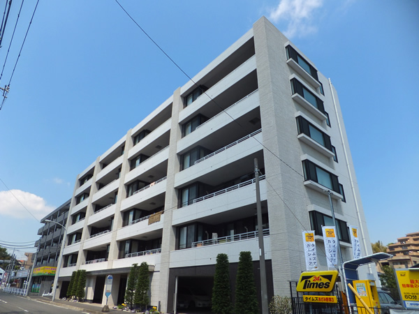 ロジュマンあざみ野の外観