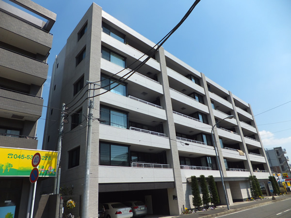 ロジュマンあざみ野の外観