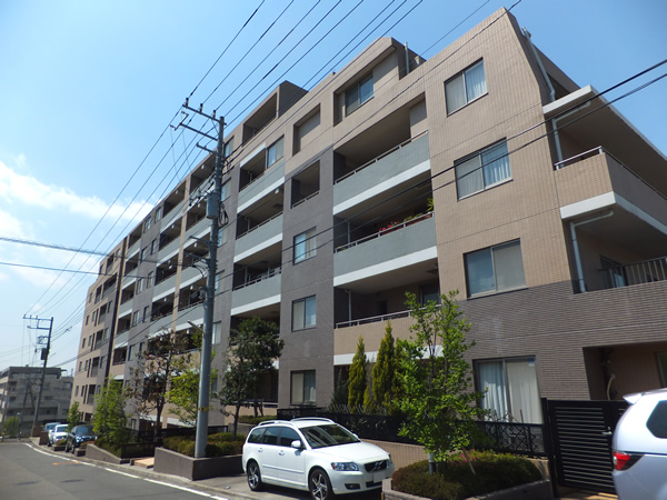 イトーピア鷺沼プレミアムの外観