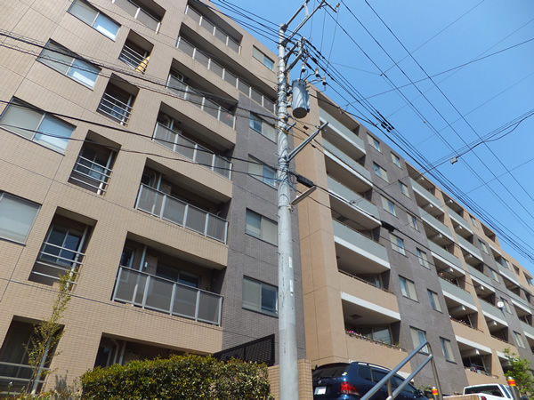 イトーピア鷺沼プレミアムの外観