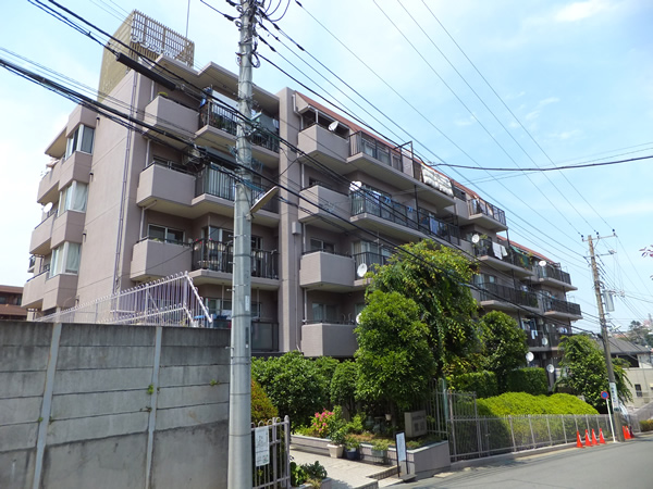 メゾンエクレーレ鷺沼の外観