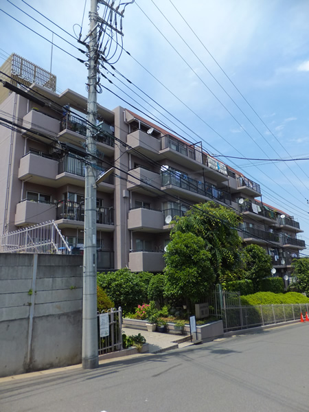 メゾンエクレーレ鷺沼の外観