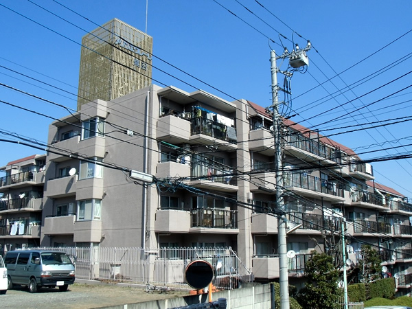 メゾンエクレーレ鷺沼の外観