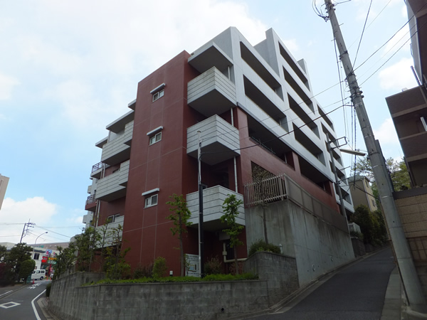 クレッセントあざみ野ヒルズの外観