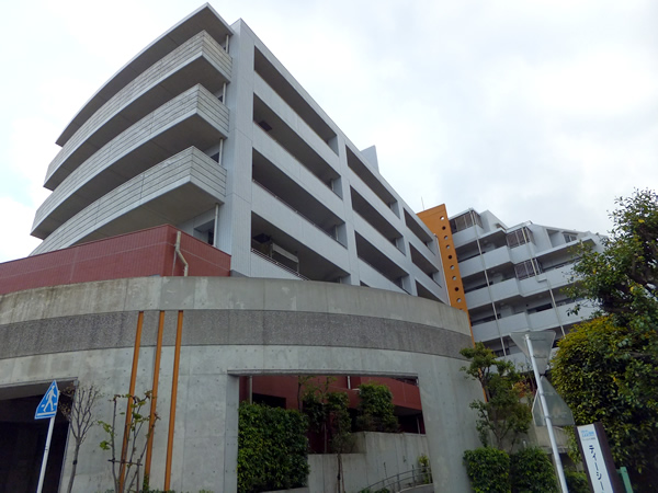 クレッセントあざみ野ヒルズの外観