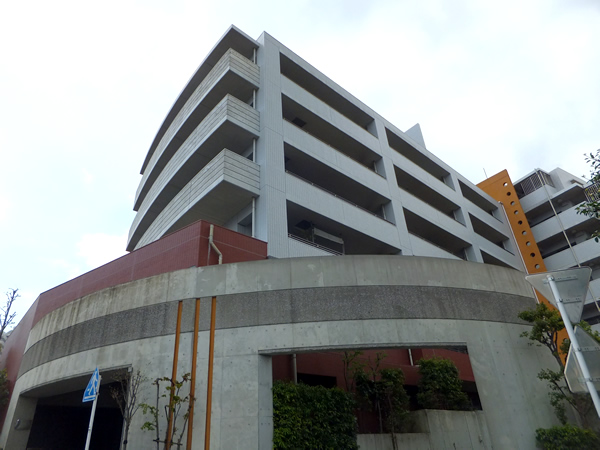 クレッセントあざみ野ヒルズの外観