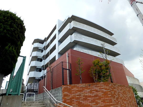 クレッセントあざみ野ヒルズの外観