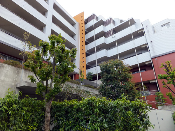 クレッセントあざみ野ヒルズの外観