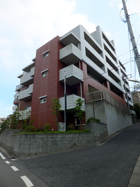 クレッセントあざみ野ヒルズの外観