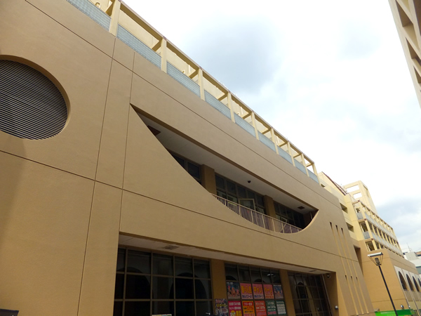 ホーメストプラザ十日市場西館の外観