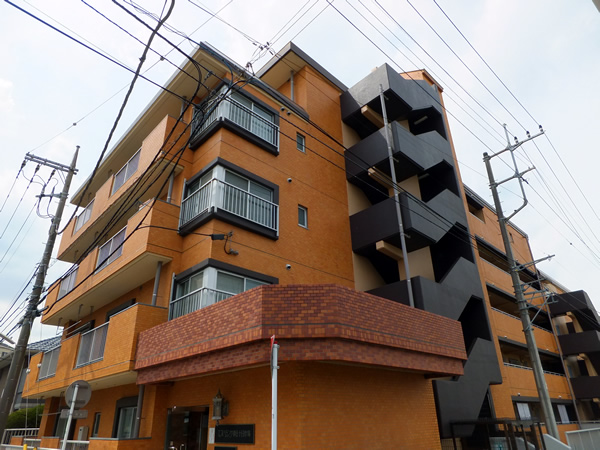 エスペランサ第8十日市場の外観